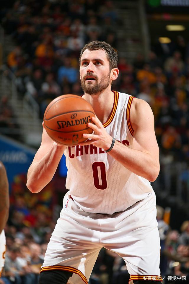 罗马诺：霍伊伦并非不愿离队，但他不想只是被外租一年