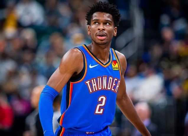 记者：莱斯特城、伊镇、汉堡和巴黎FC都对曼城后卫卡博雷有意